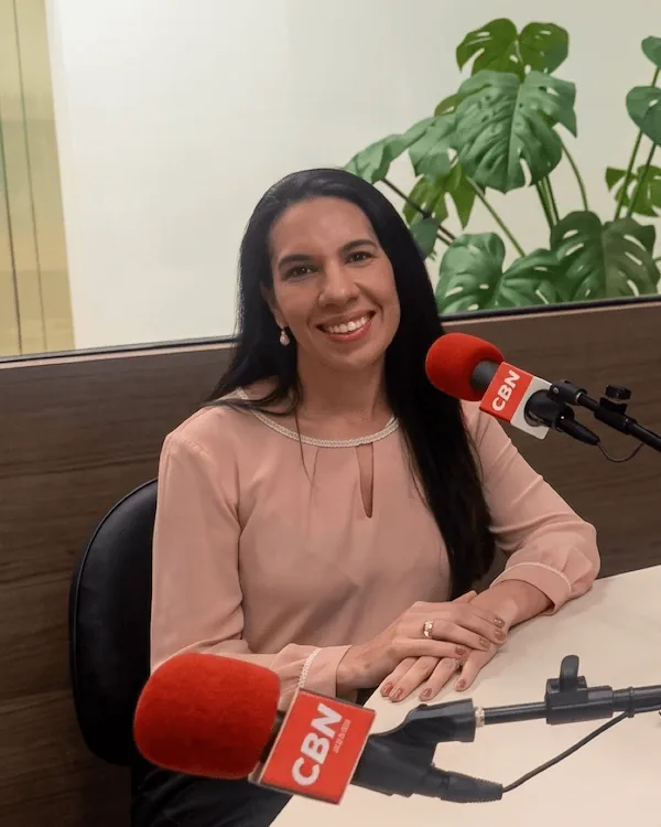 Dra. Danielle de Lara em entrevista para a rádio CBN