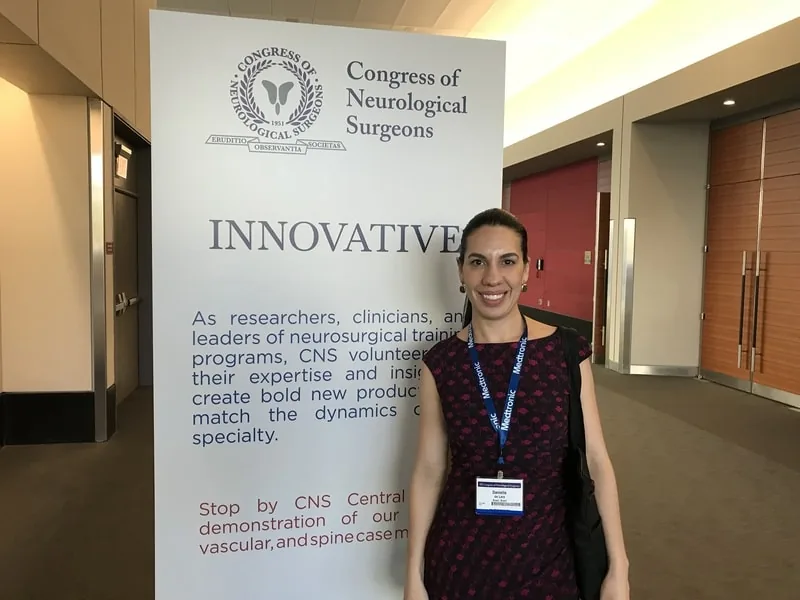 Dra. Danielle de Lara, neurocirurgiã em Blumenau, especialista em cirurgia de tumor na hipófise e cirurgia cerebral minimamente invasiva